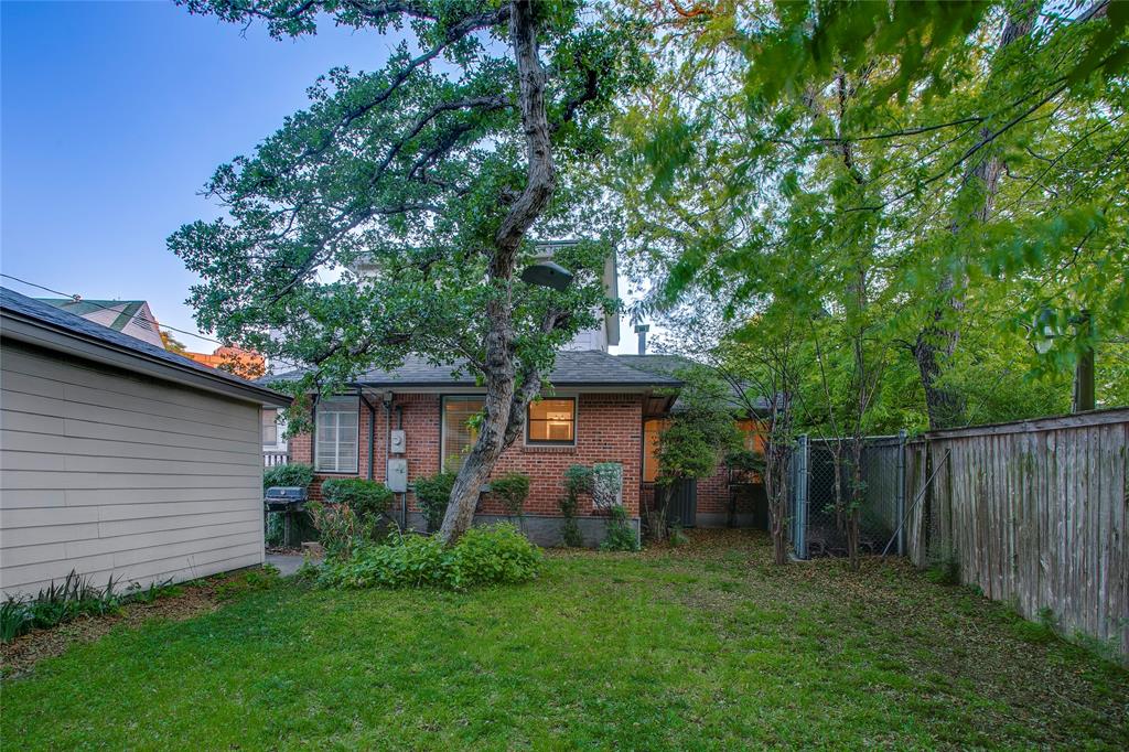 1439 Jr Drive Dallas, TX 75208 - Photo 27 of 39 a view of a backyard with plants and large trees