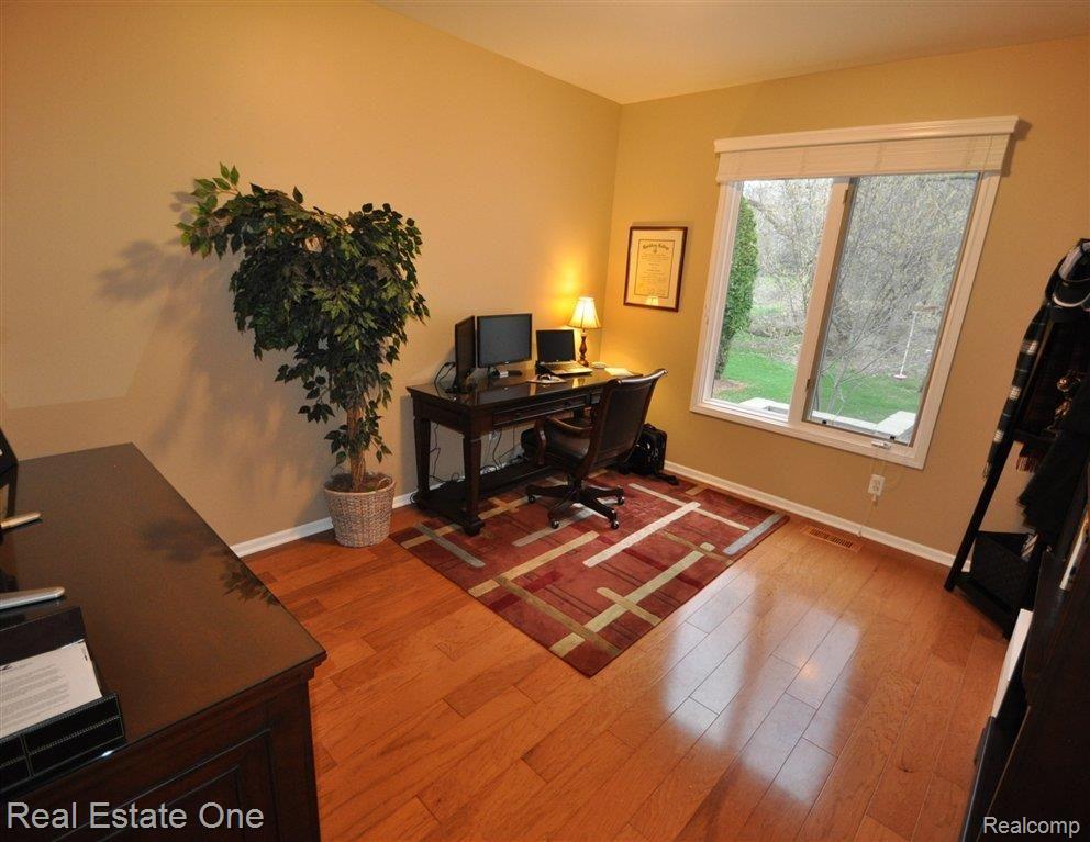1306 Welland Drive Rochester, MI 48306 - Photo 3 of 25 Study/Library w/hdwds