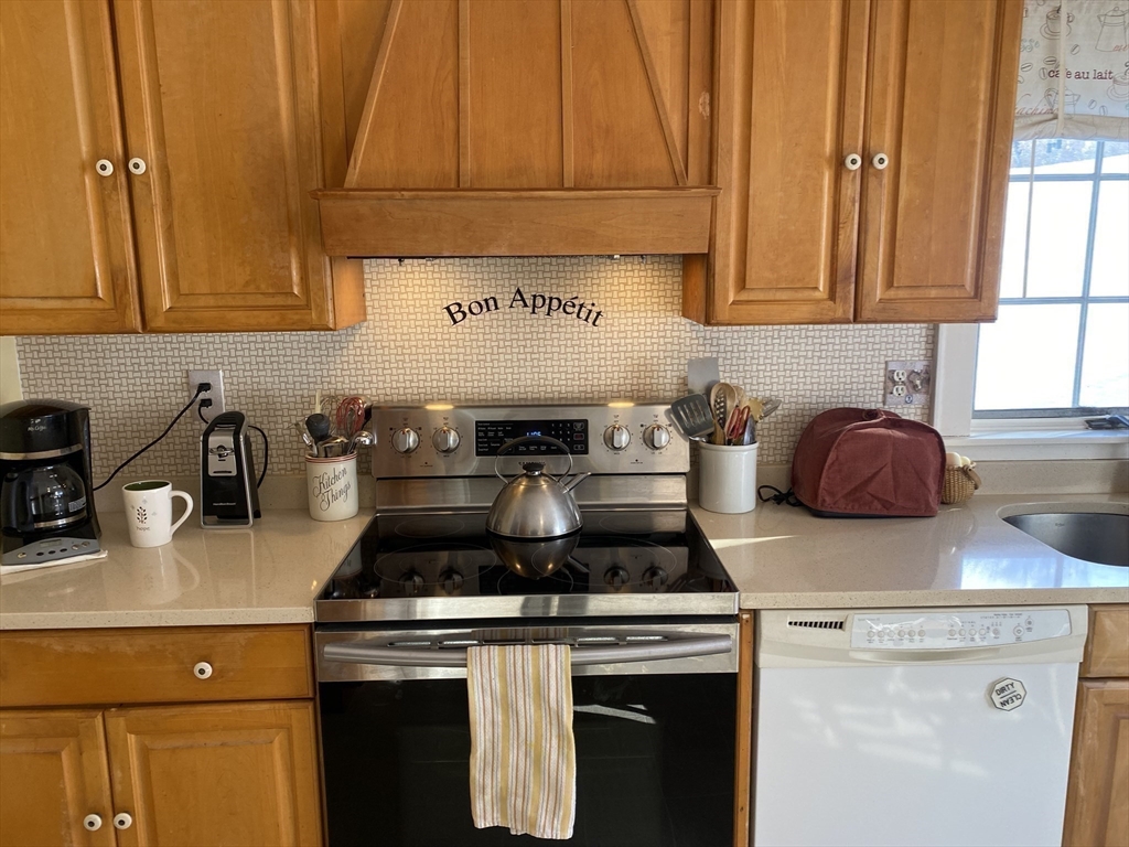 260 Elm Street Walpole, MA 02081 - Photo 15 of 33