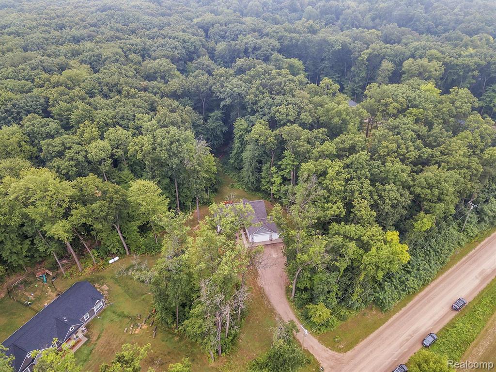 5560 Hartland Road Fenton, MI 48430 - Photo 33 of 41
