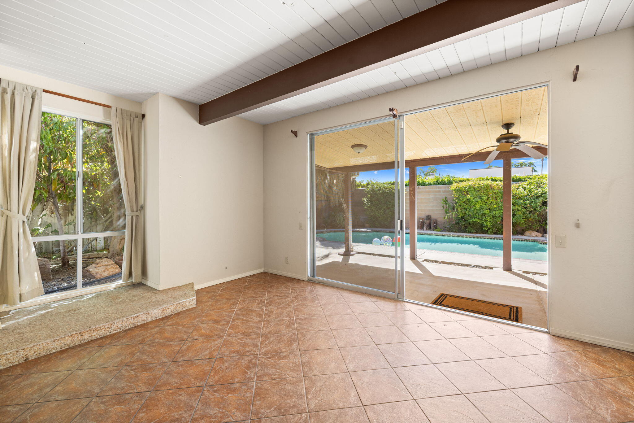 71366 Halgar Road Rancho Mirage, CA 92270 - Photo 10 of 50 LIVING ROOM TO POOL