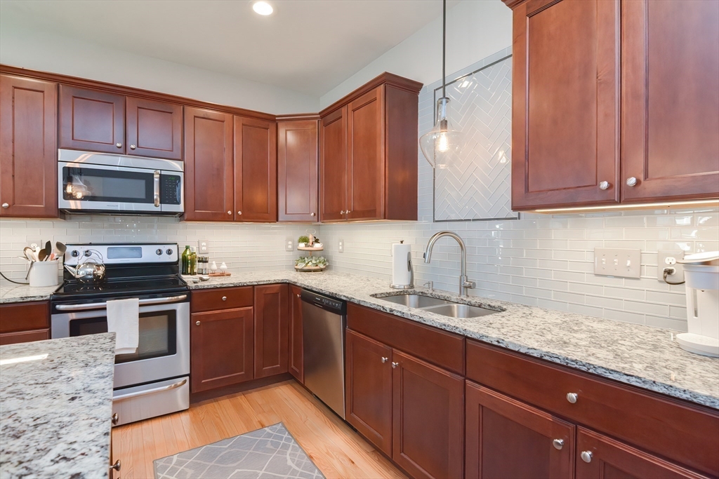 22 Golf Ridge Drive, Unit 22 Sutton, MA 01590 - Photo 8 of 41 Gallery Image 8