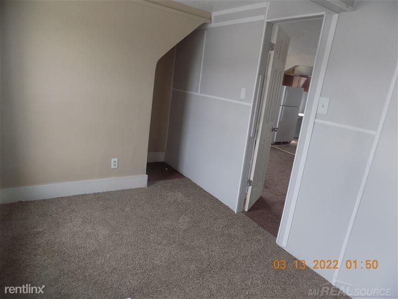 14540 East 9 Mile Road, Unit 2 Eastpointe, MI 48021 - Photo 8 of 10