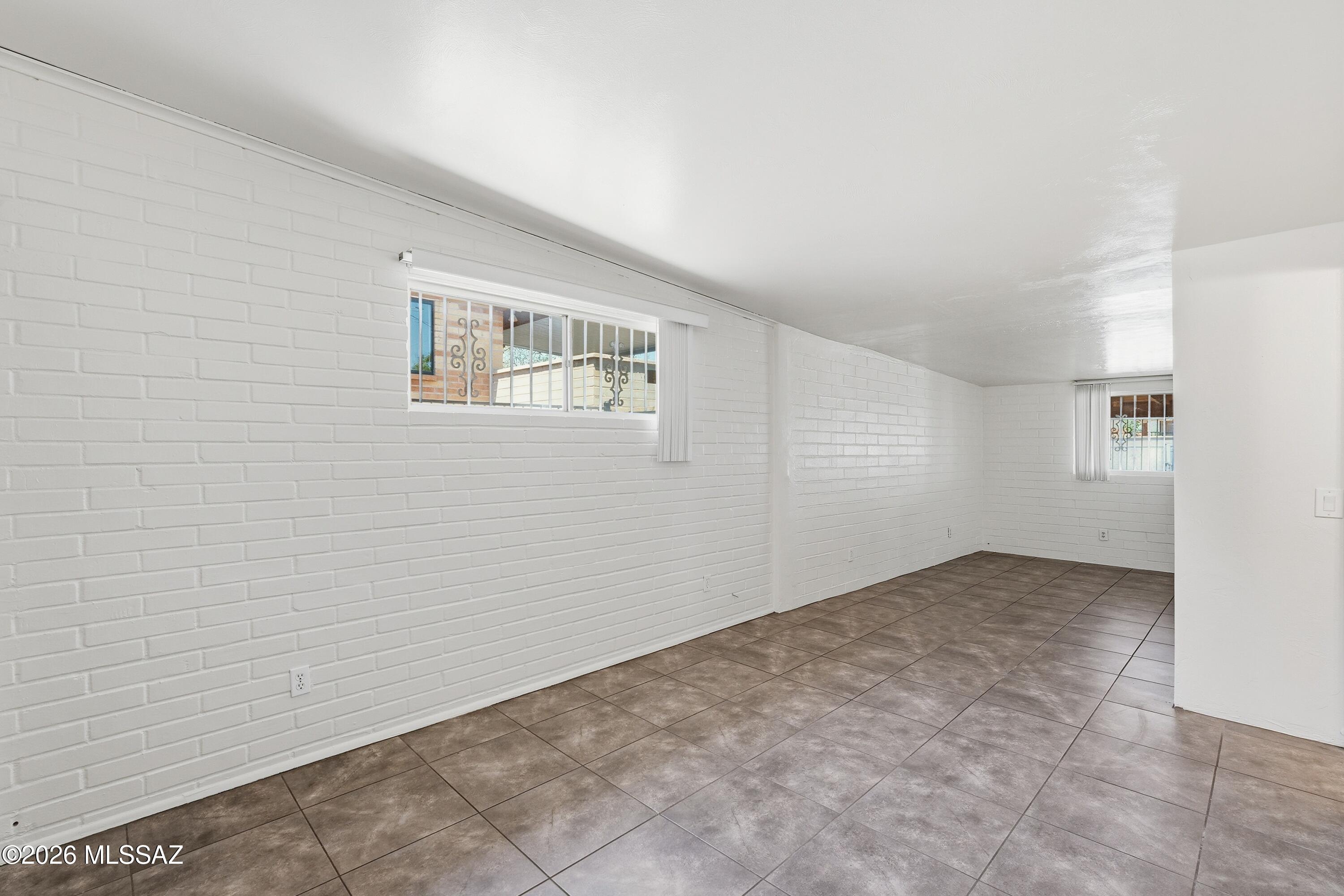 1808 West Caravelle Road Tucson, AZ 85713 - Photo 23 of 38 an empty room with windows