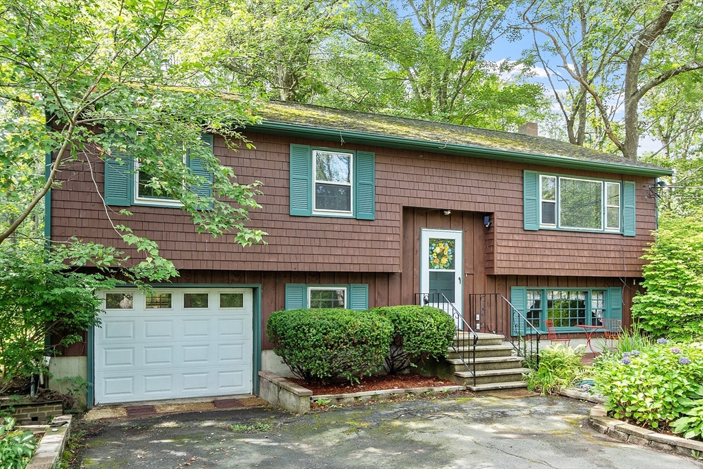 25 Cushing Street Salisbury, MA 01952 - Photo 2 of 40 a front view of a house with a garden