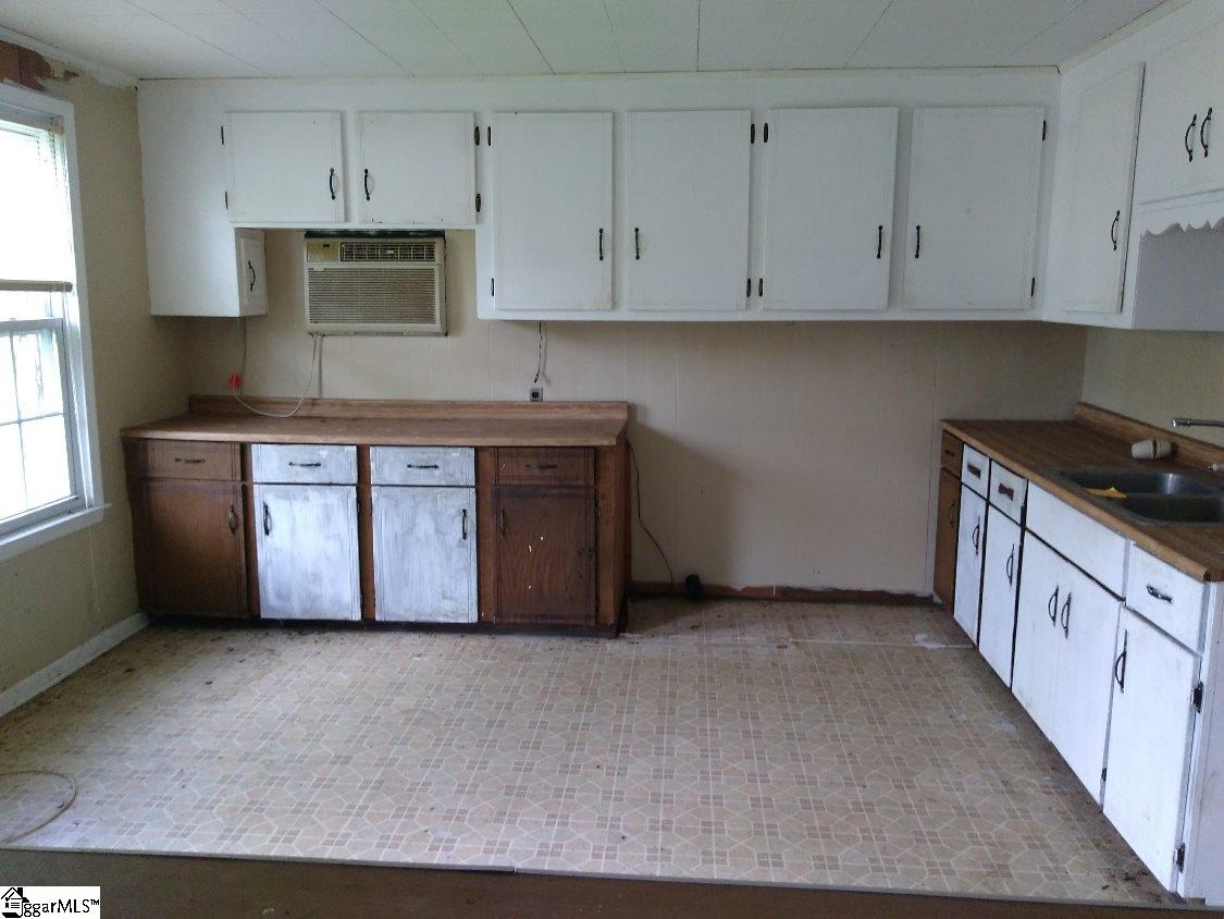 325 South 809 Pacolet, SC 29372 - Photo 14 of 31