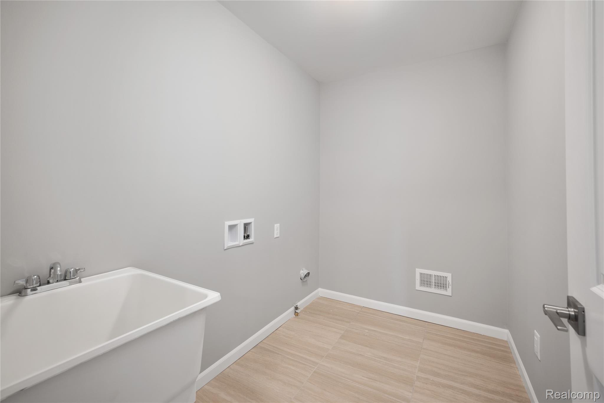 16085 Catalpa Ridge Holly, MI 48442 - Photo 17 of 40 17.jpg
