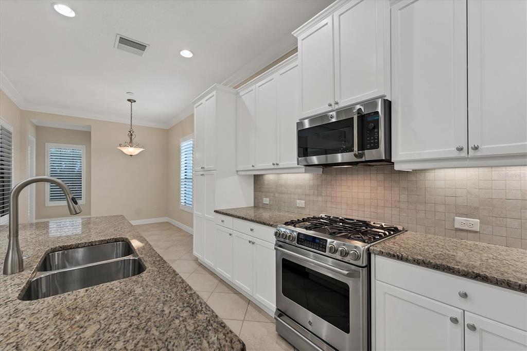 14215 Kinglet Terrace Lakewood Ranch, FL 34202 - Photo 31 of 95