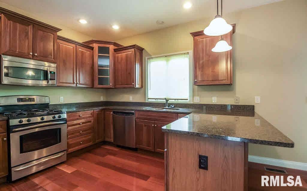 880 Rustic View Court Eldridge, IA 52748 - Photo 10 of 24 Gallery Image 10