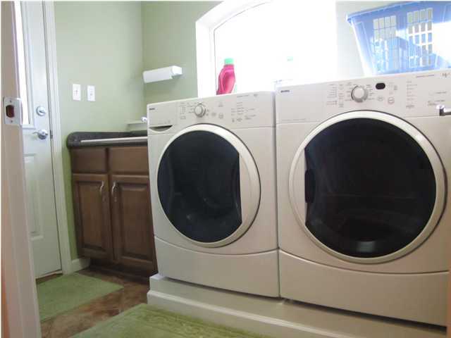 2821 Silverhill Road Crestview, FL 32536 - Photo 26 of 32 a utility room with dryer and washer