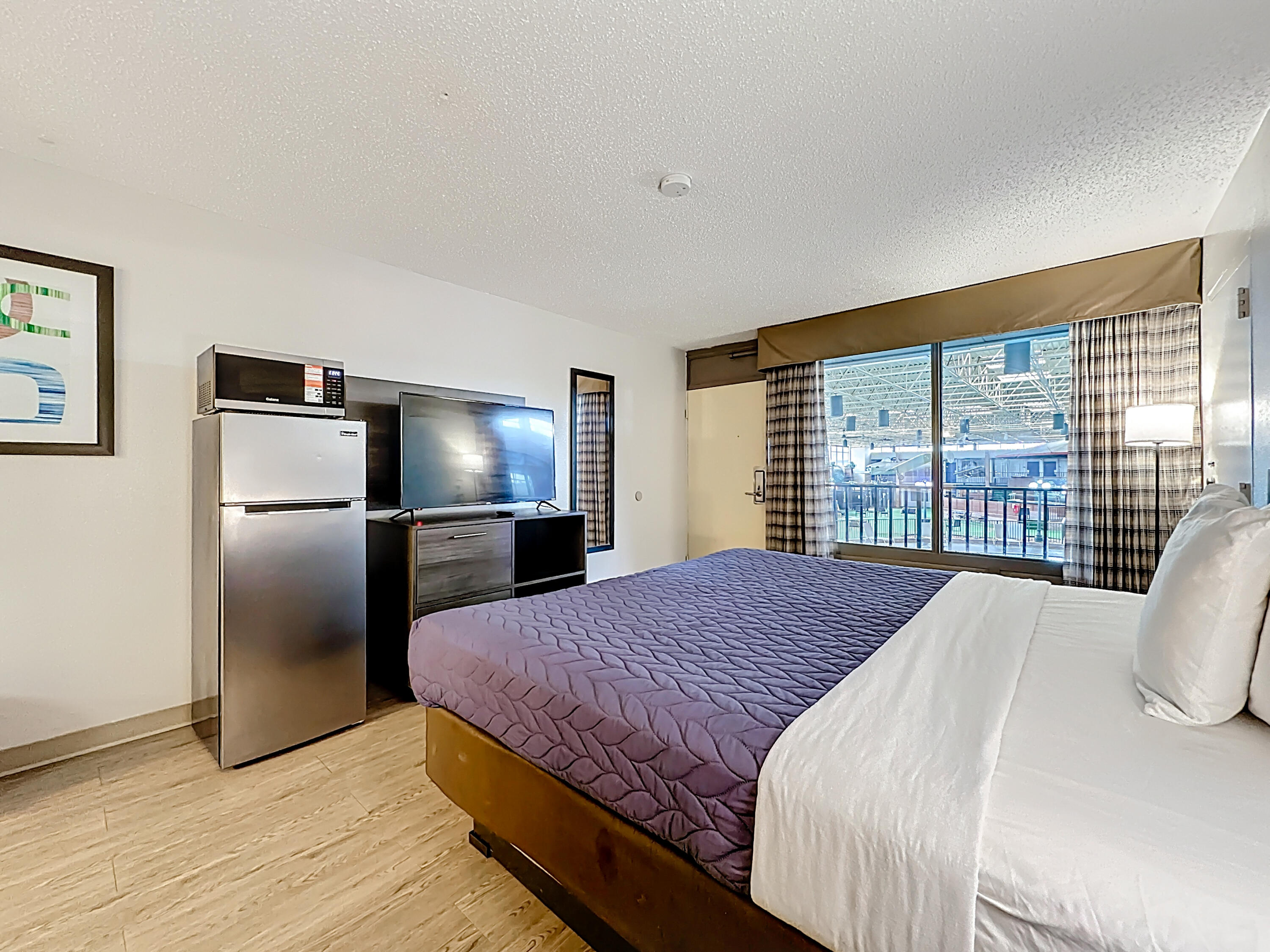 910 Suemac Road Jacksonville, FL 32254 - Photo 20 of 32 King Room - Stayable Jacksonville West-3