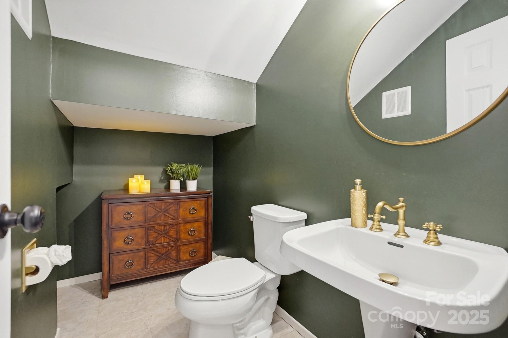 5913 Quail Hollow Road Charlotte, NC 28210 - Photo 23 of 47 a bathroom with a toilet a sink and mirror