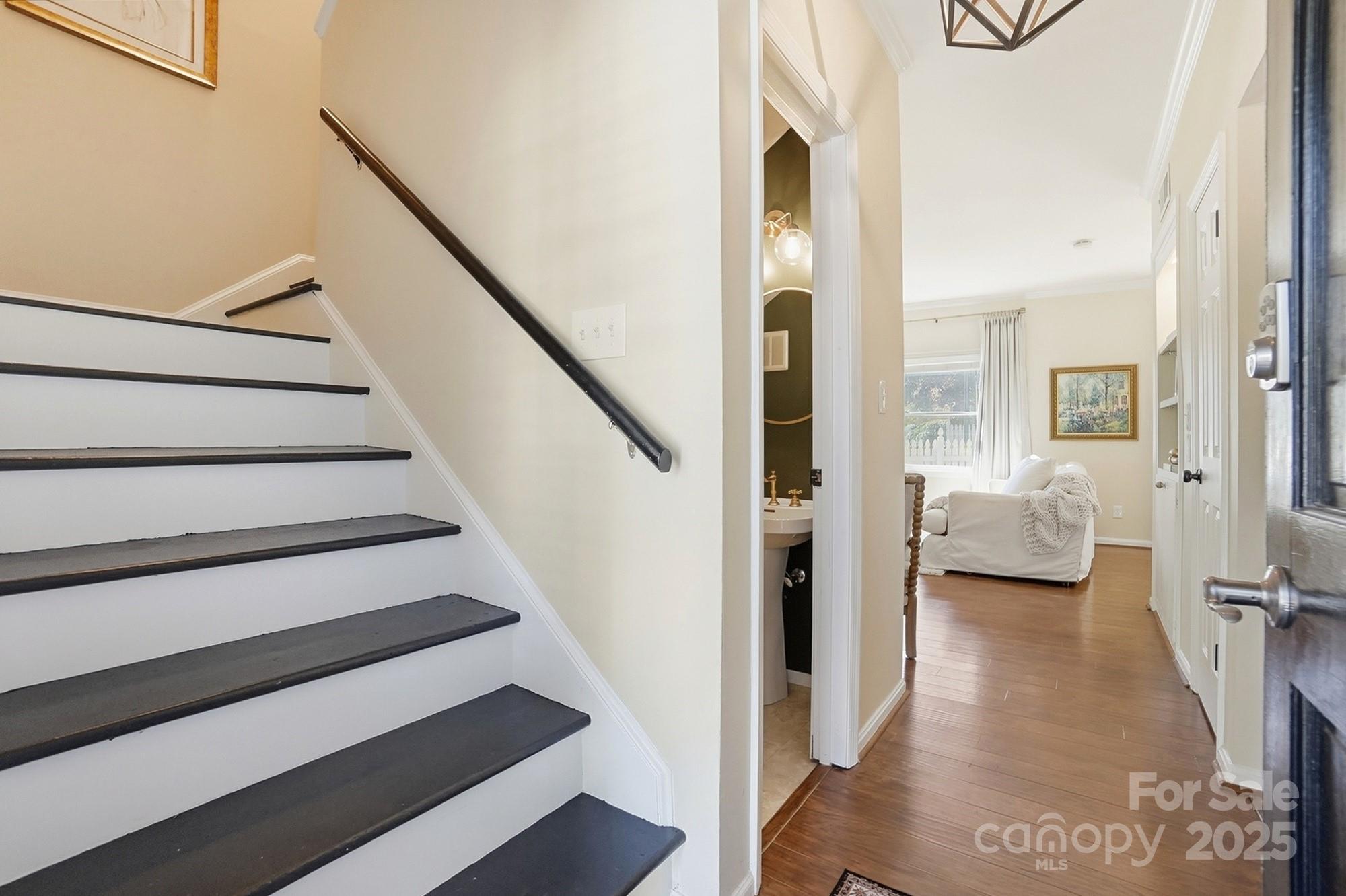 5913 Quail Hollow Road Charlotte, NC 28210 - Photo 27 of 47 a view of entryway