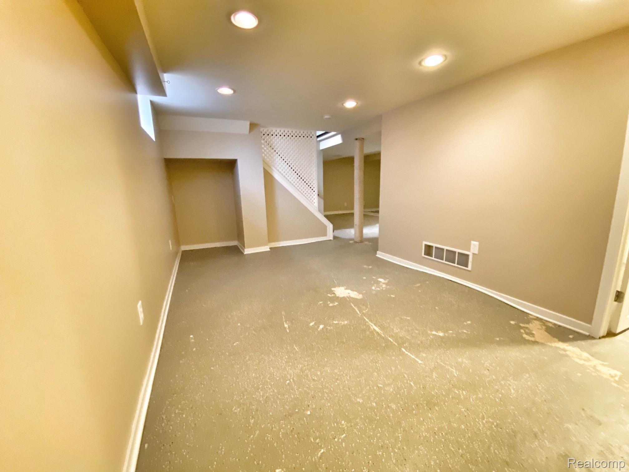 1301 Hampton Road Grosse Pointe, MI 48236 - Photo 34 of 39 IMG_2416.jpg
