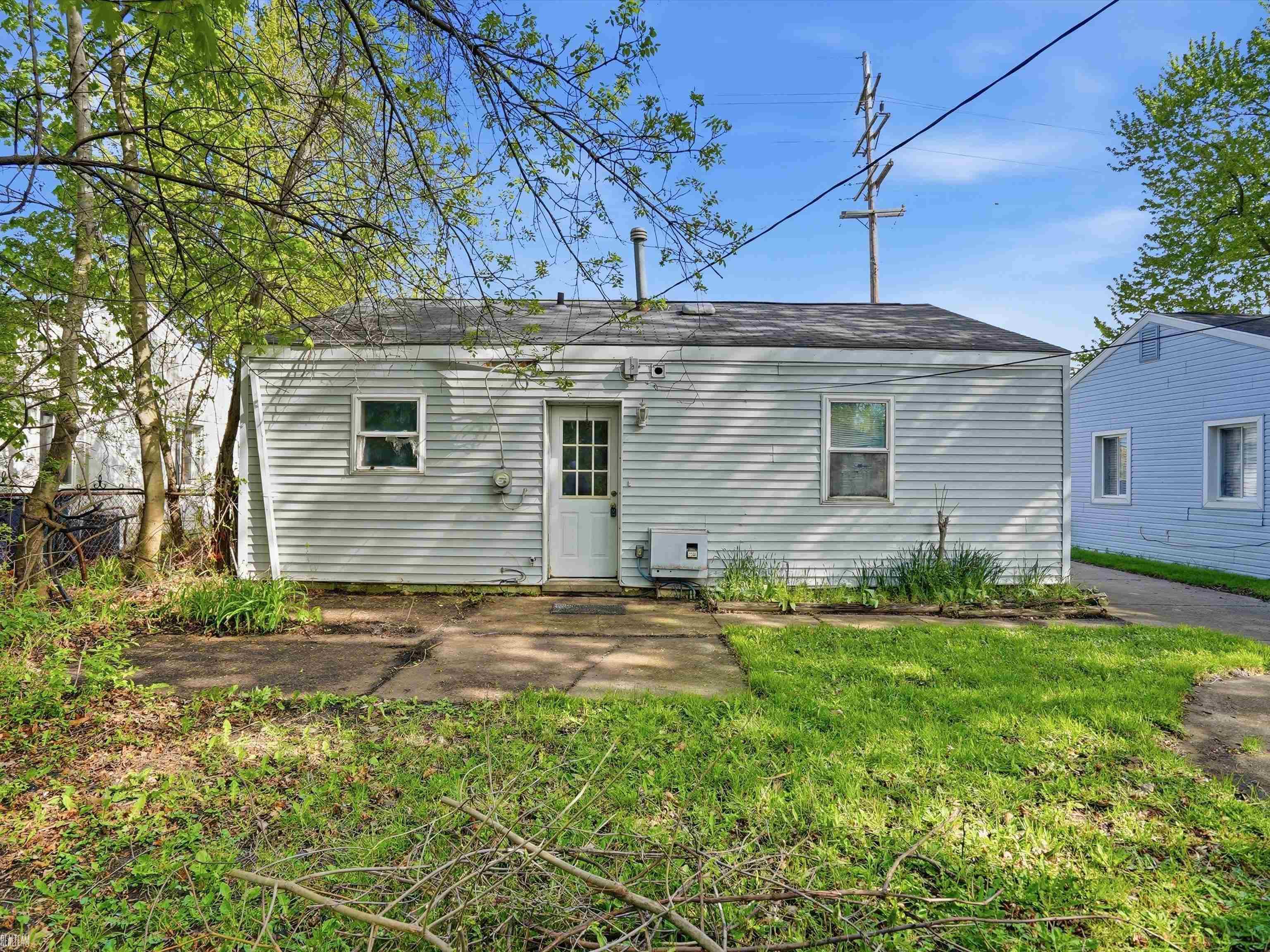 2717 Normandy Road Royal Oak, MI 48073 - Photo 15 of 21 50206579-b618d2c8-7bbc-4ea5-bd23-5cc5aeef9808.JPG