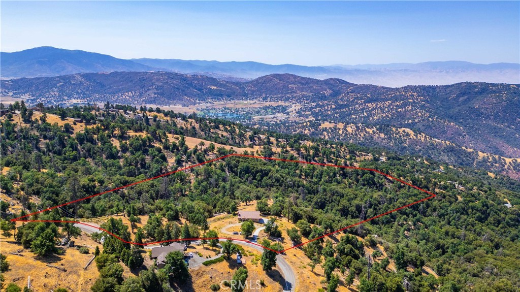 29600 Goldspike Road Tehachapi, CA 93561 - Photo 25 of 48 a view of a city with mountains in the background