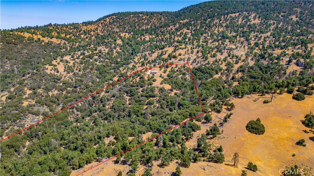 29600 Goldspike Road Tehachapi, CA 93561 - Photo 33 of 48 a view of a large building