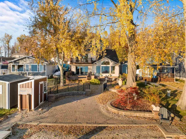 $599,999 | 2624 East Stalf Road, Columbia City, IN 46725