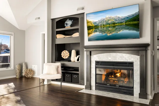 $599,999 | 2624 East Stalf Road, Columbia City, IN 46725