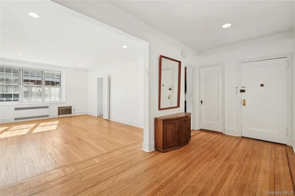 $425,000 | 1 Meadow Drive, Unit 3H1, Woodmere, NY 11598