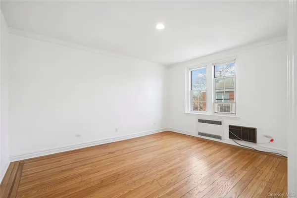 $425,000 | 1 Meadow Drive, Unit 3H1, Woodmere, NY 11598