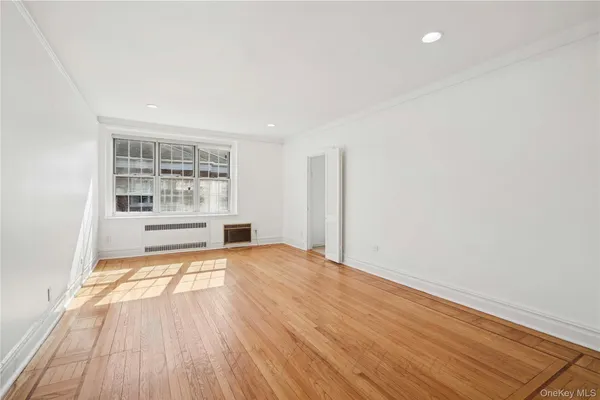 $425,000 | 1 Meadow Drive, Unit 3H1, Woodmere, NY 11598