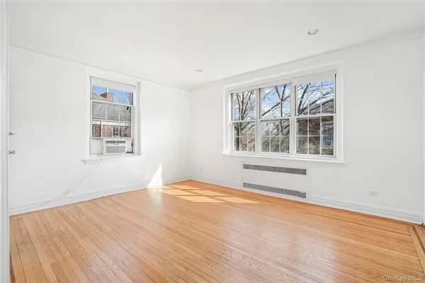 $425,000 | 1 Meadow Drive, Unit 3H1, Woodmere, NY 11598