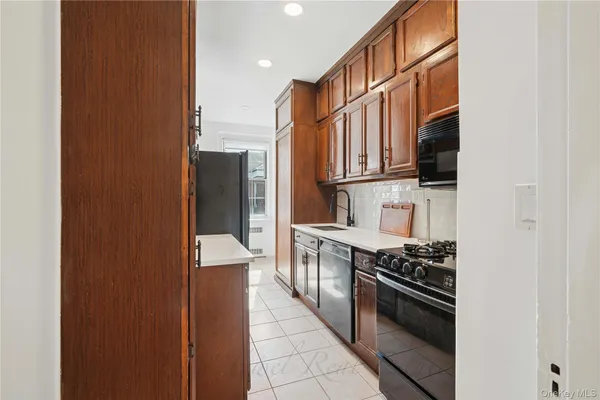 $425,000 | 1 Meadow Drive, Unit 3H1, Woodmere, NY 11598
