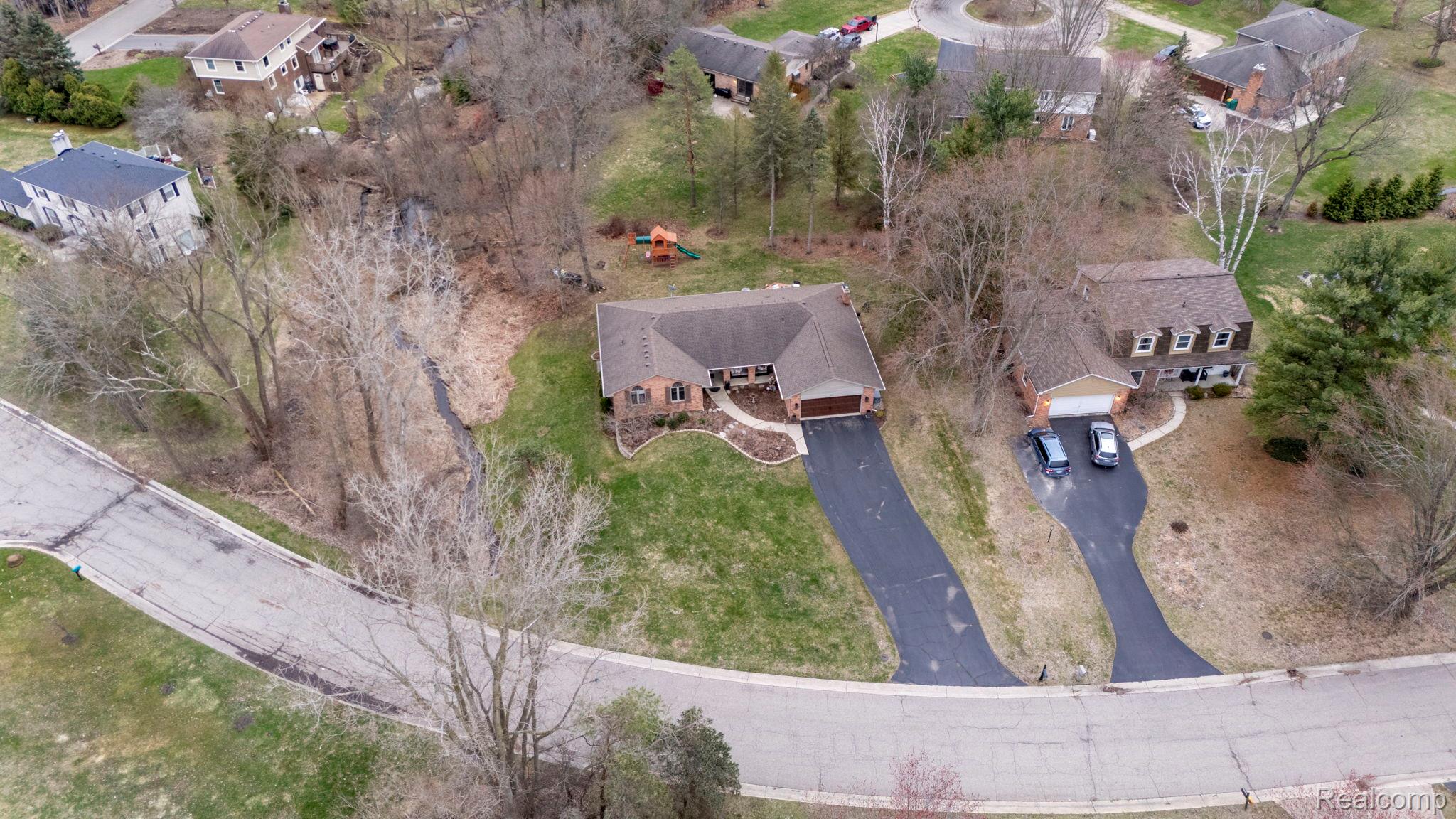 341 Ridgewood Road Rochester, MI 48306 - Photo 70 of 74 75-web-or-mls-DJI_20260401191821_0041_D.jpg