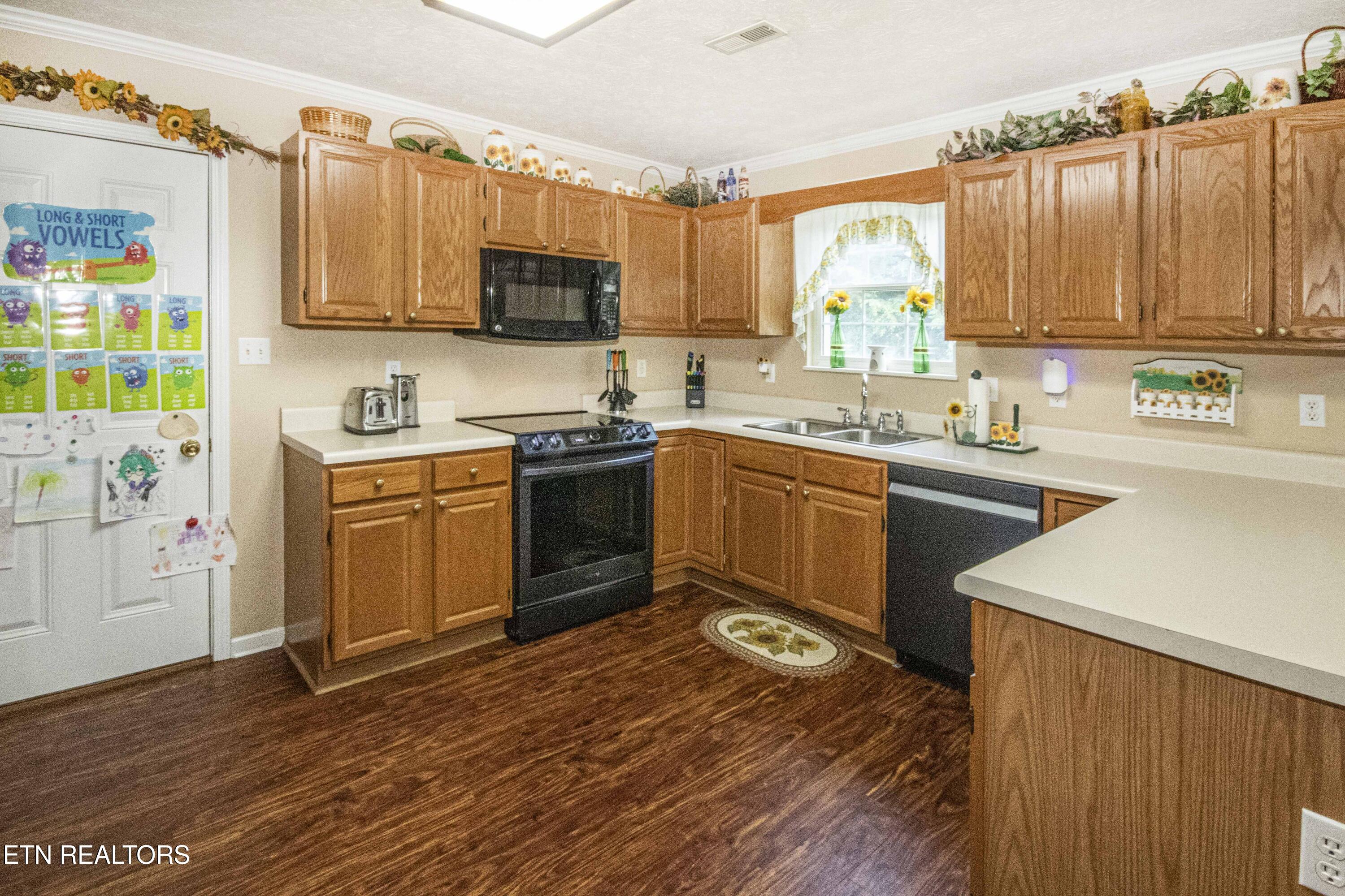 198 Nicely Trail Powell, TN 37849 - Photo 14 of 37 V19A1573