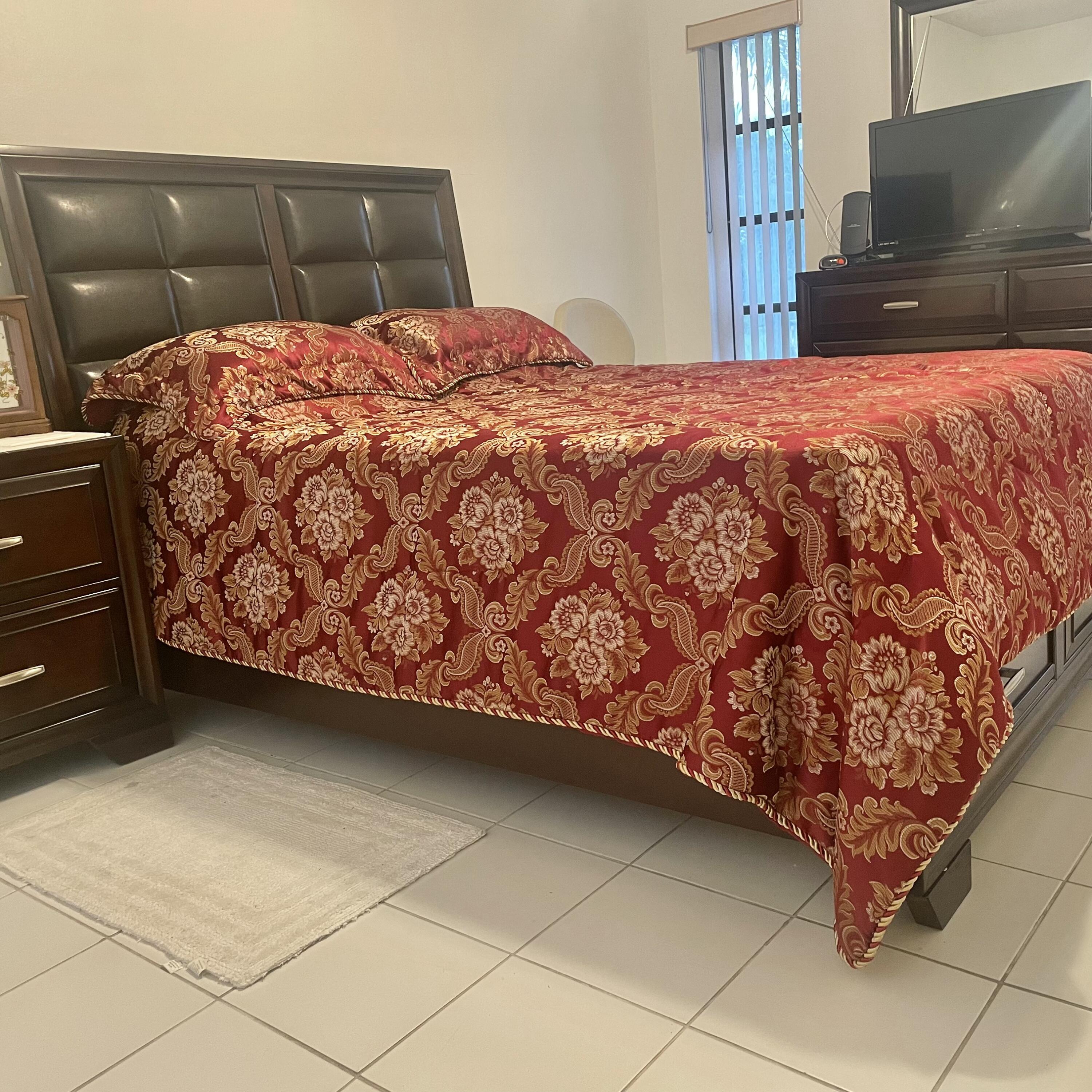 Undisclosed Address Royal Palm Beach, FL 33411 - Photo 4 of 5 a bedroom with a bed and a television