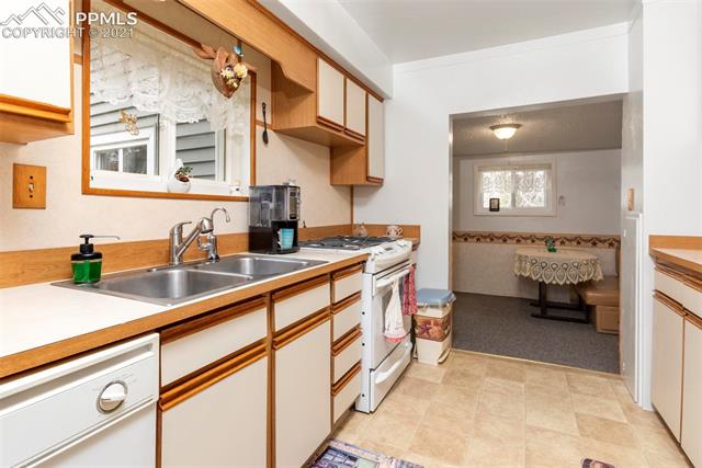 6440 Burgess Road Colorado Springs, CO 80908 - Photo 17 of 44 Gallery Image 17