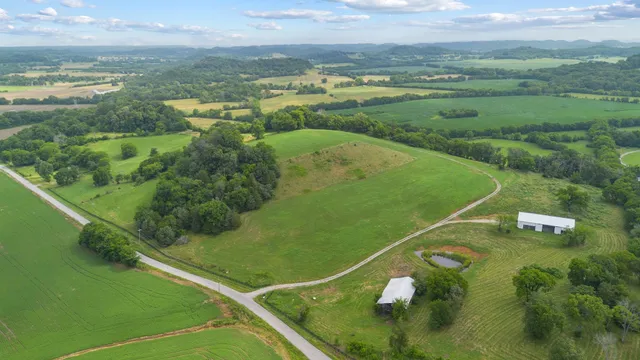 $1,500,000 | 1914 Thompson's Station Road East, Thompson's Station, TN 37179