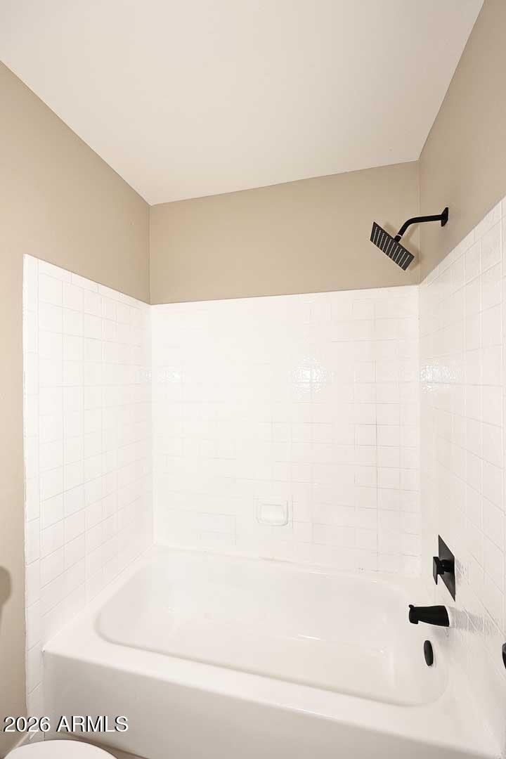10844 West Ruth Avenue Peoria, AZ 85345 - Photo 27 of 33 a bathroom with a bathtub