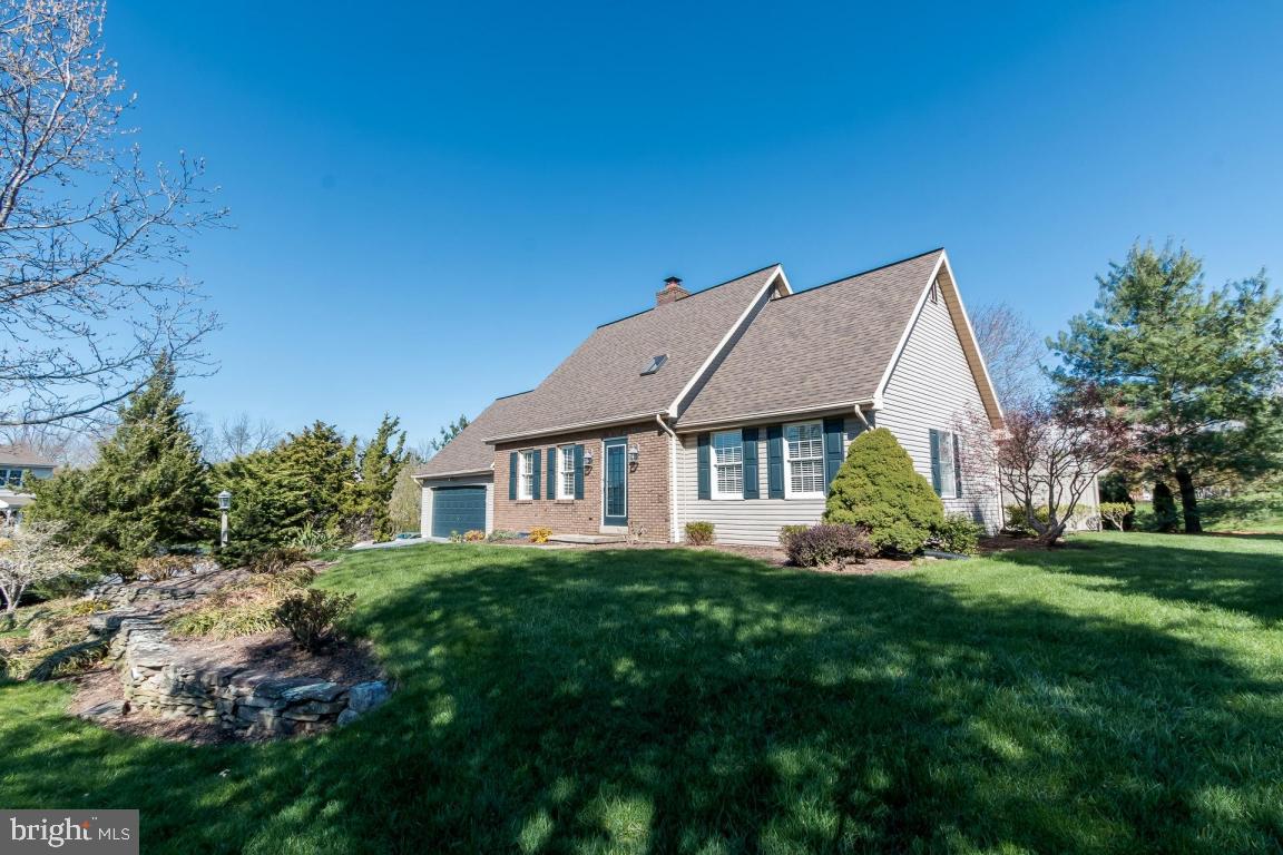 8 Irish Place Lititz, PA 17543 - Photo 2 of 53