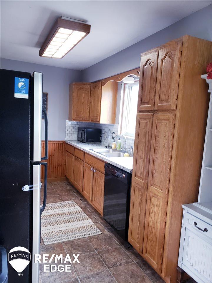 4073 North Genesee Road Flint, MI 48506 - Photo 12 of 31 50045383-11.JPG
