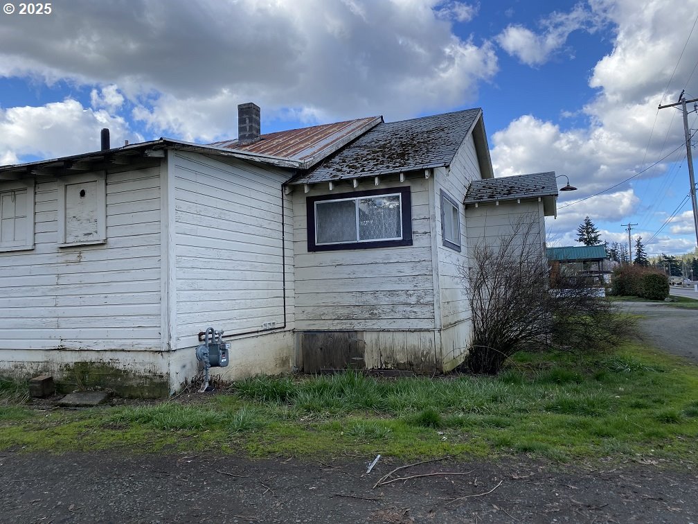 851 South Comstock Road Sutherlin, OR 97479 - Photo 8 of 20 Gallery Image 8