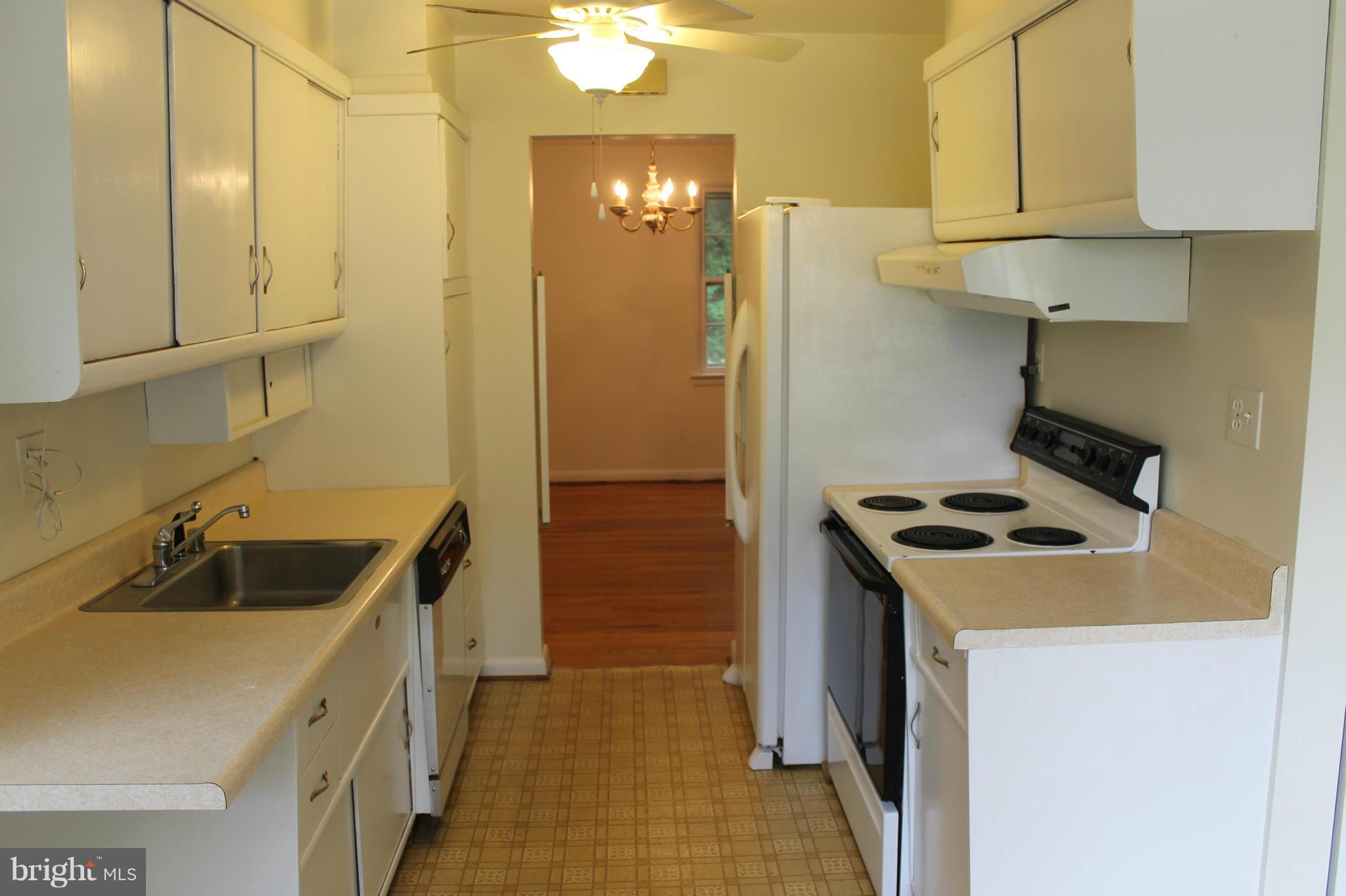 9413 Curran Road Silver Spring, MD 20901 - Photo 14 of 26 Kitchen