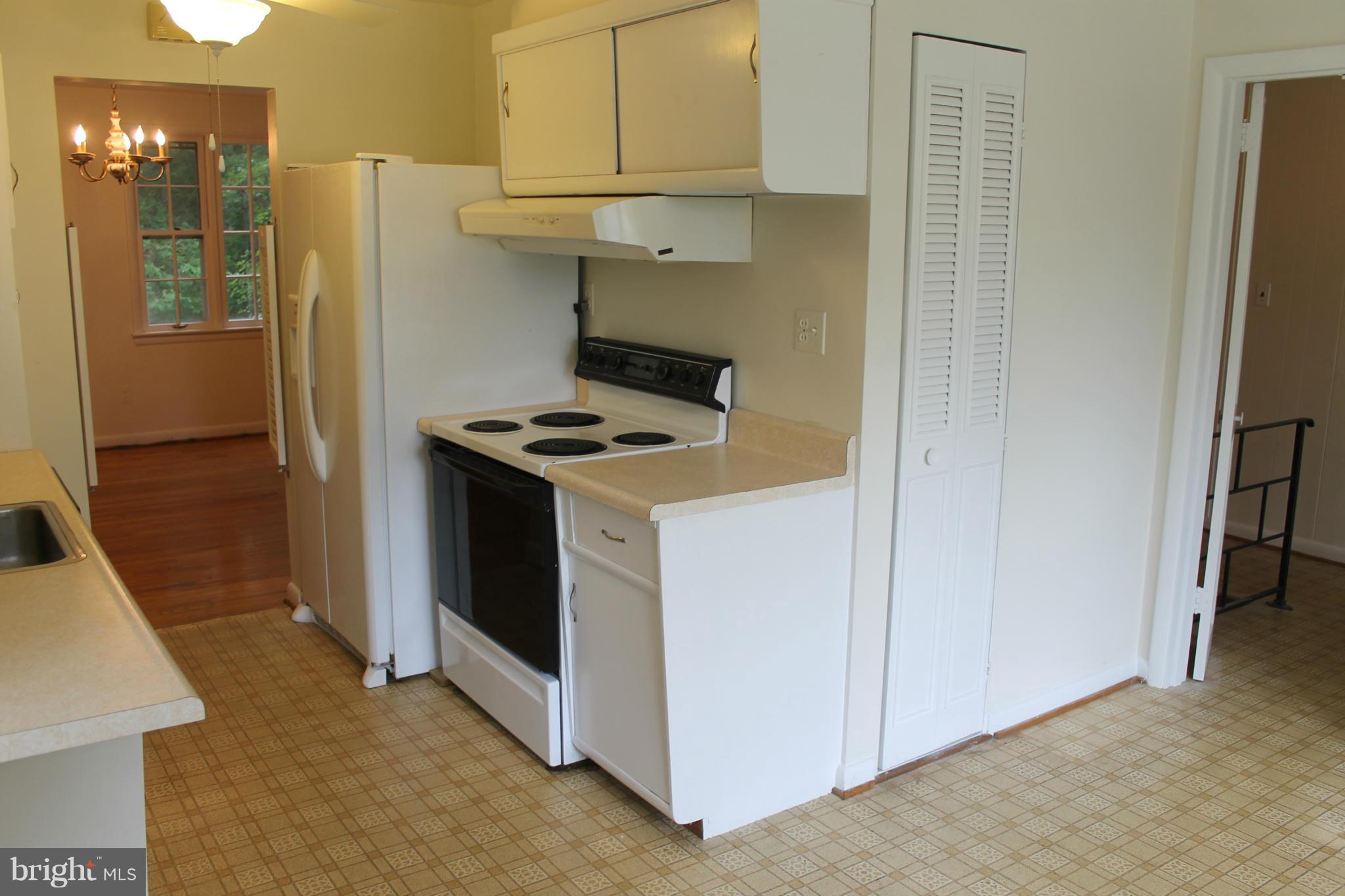 9413 Curran Road Silver Spring, MD 20901 - Photo 16 of 26 Kitchen