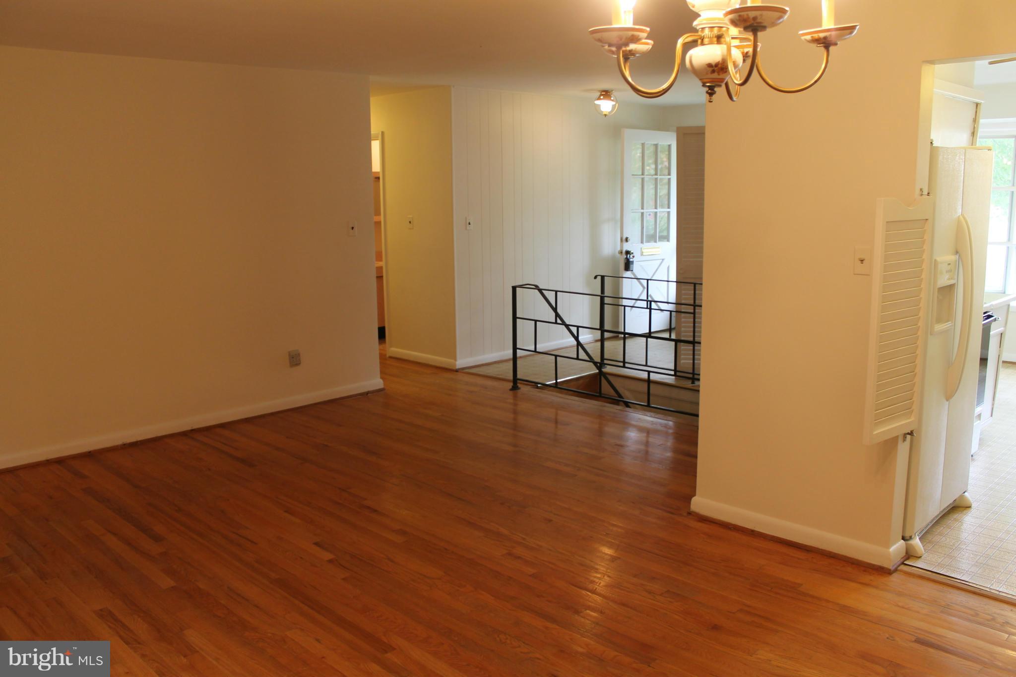 9413 Curran Road Silver Spring, MD 20901 - Photo 18 of 26 Living Room