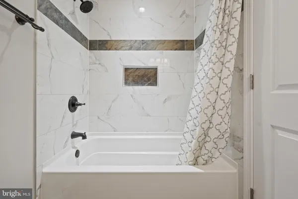 $4,400 | 19822 Smith Circle, Ashburn, VA 20147