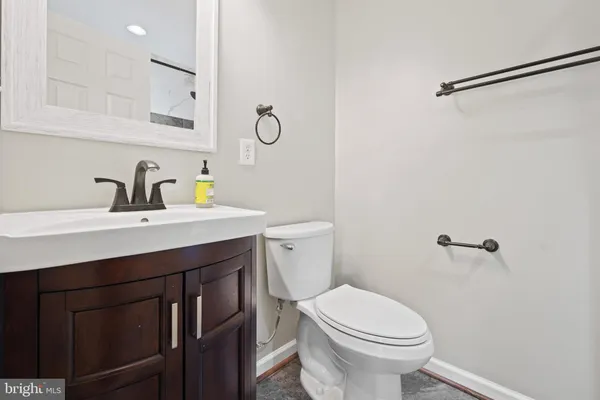 $4,400 | 19822 Smith Circle, Ashburn, VA 20147