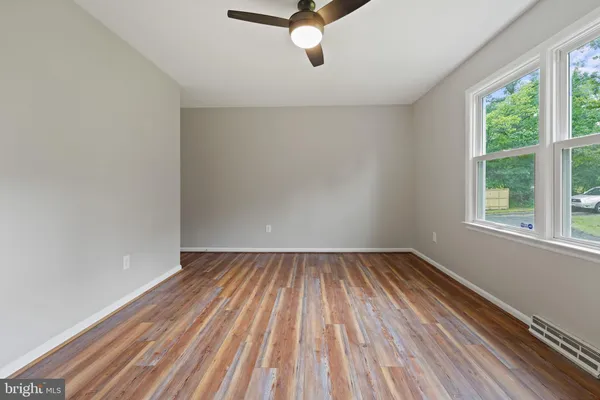 $4,400 | 19822 Smith Circle, Ashburn, VA 20147