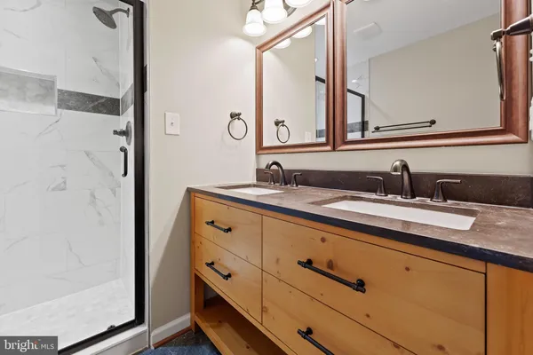 $4,400 | 19822 Smith Circle, Ashburn, VA 20147