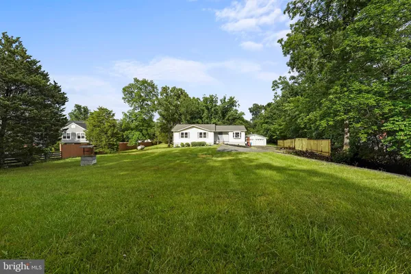 $4,400 | 19822 Smith Circle, Ashburn, VA 20147