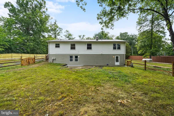 $4,400 | 19822 Smith Circle, Ashburn, VA 20147
