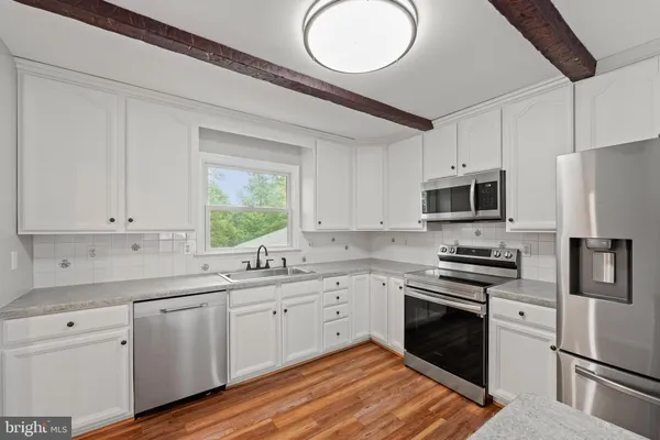 $4,400 | 19822 Smith Circle, Ashburn, VA 20147