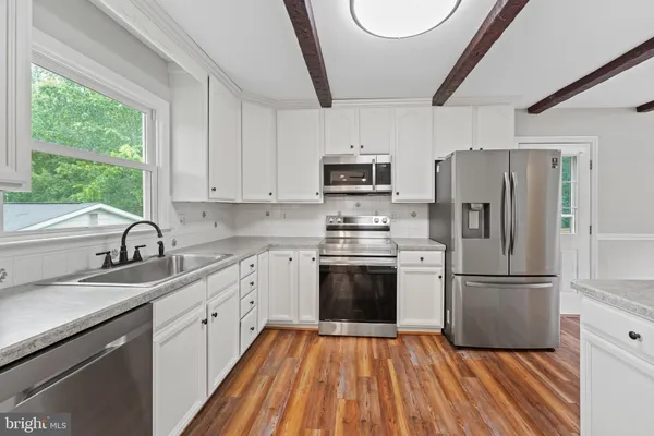 $4,400 | 19822 Smith Circle, Ashburn, VA 20147