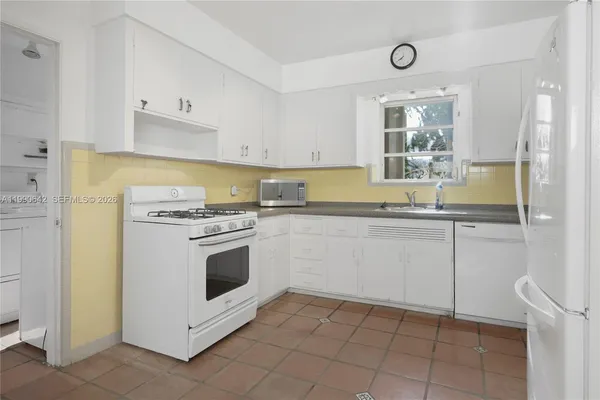 $7,500 | 1845 Daytonia Road, Miami Beach, FL 33141