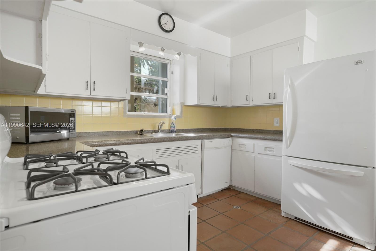 1845 Daytonia Road Miami Beach, FL 33141 - Photo 14 of 30